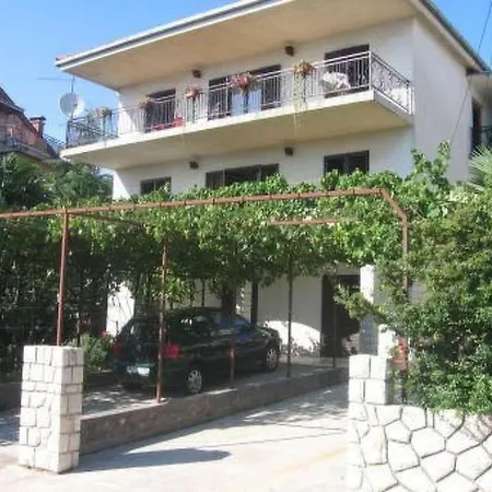 Apartment Fuer 6 Personen Mit Terrasse By Interhome *