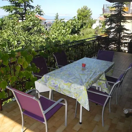 Fuer 6 Personen Mit Terrasse By Interhome Апартаменты Цриквеница