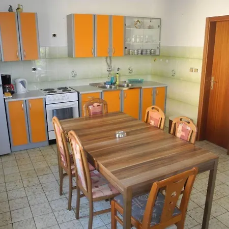 Fuer 6 Personen Mit Terrasse By Interhome * Цриквеница