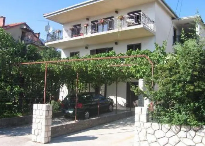 Apartment Fuer 6 Personen Mit Terrasse By Interhome *