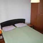 Fuer 6 Personen Mit Terrasse By Interhome Appartamento Crikvenica