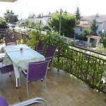 Fuer 6 Personen Mit Terrasse By Interhome *