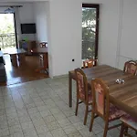 Fuer 6 Personen Mit Terrasse By Interhome