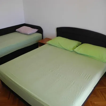 Fuer 6 Personen Mit Terrasse By Interhome Apartamento