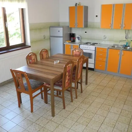 דירה Fuer 6 Personen Mit Terrasse By Interhome