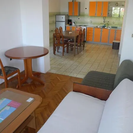 דירה Fuer 6 Personen Mit Terrasse By Interhome