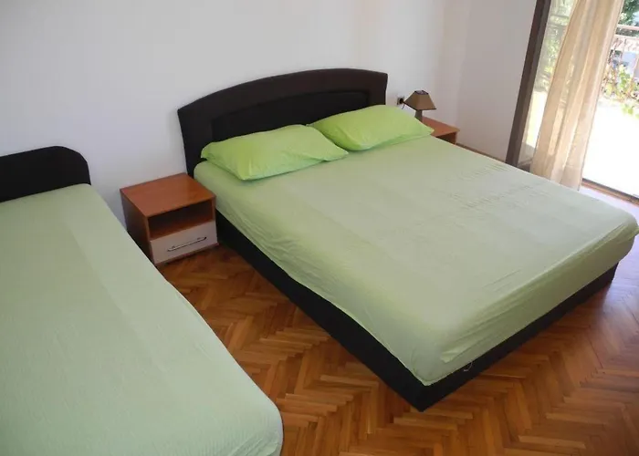 Fuer 6 Personen Mit Terrasse By Interhome