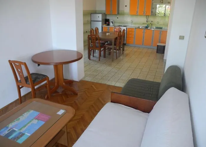 Apartamento Fuer 6 Personen Mit Terrasse By Interhome