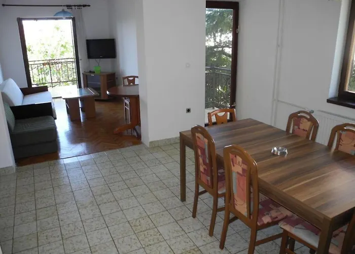 Fuer 6 Personen Mit Terrasse By Interhome