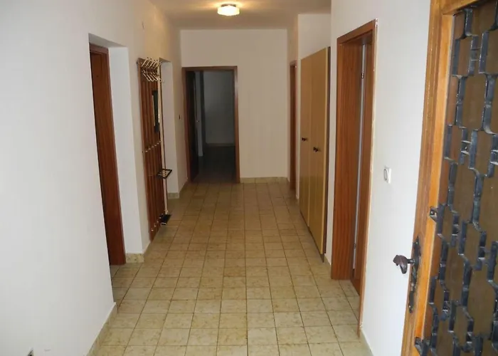 Fuer 6 Personen Mit Terrasse By Interhome